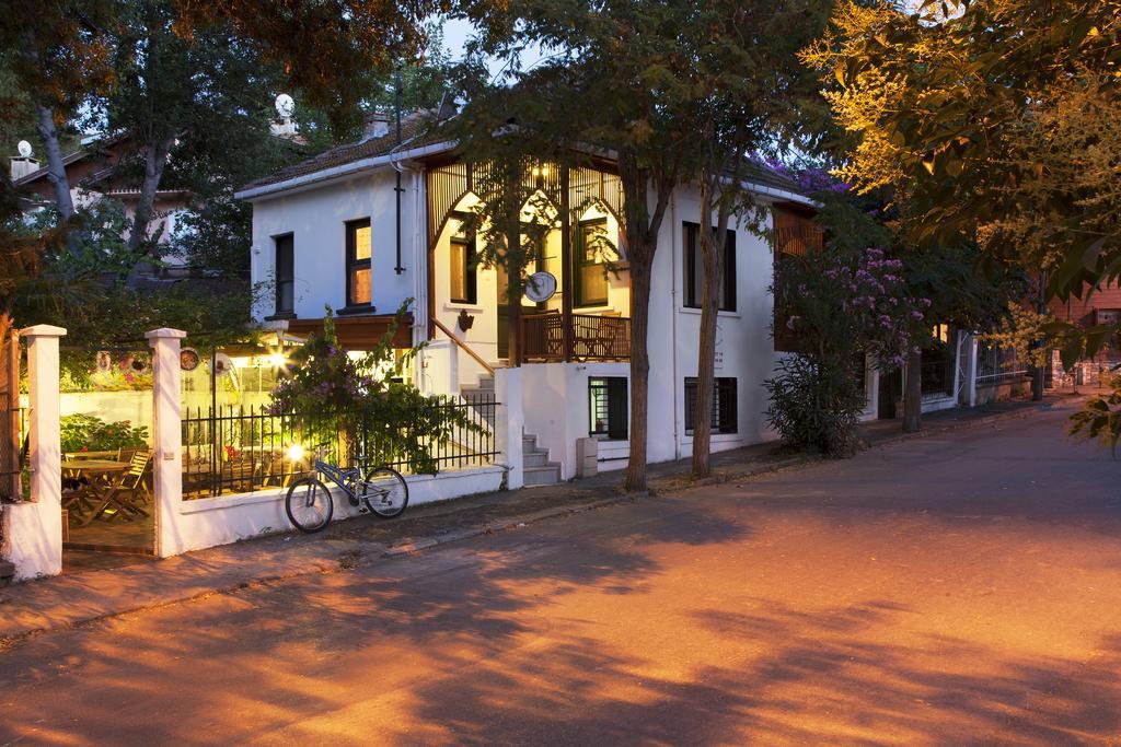 Orhan Kutbayin Evi Адалар